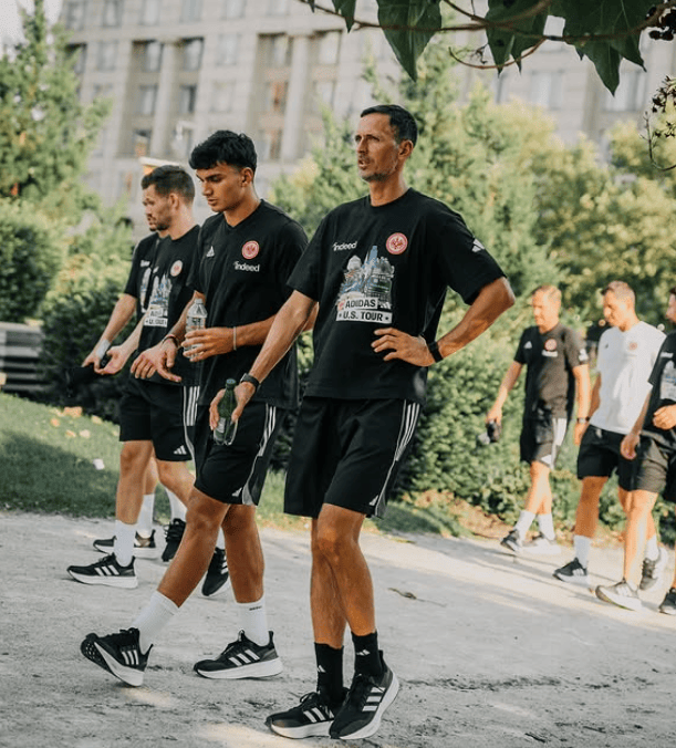 九游网页版录入口羽毛球赛场再起风云：闽南青龙队读秒绝平东海火狐队，新援首秀制胜锋线火力回暖的简单介绍