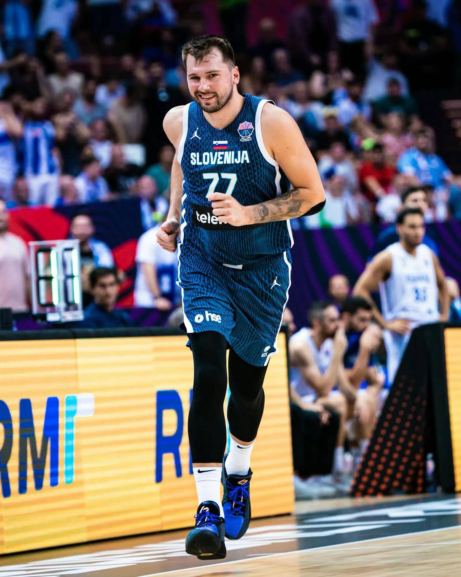 九游网页登录官网 东契奇克服颈伤触底反弹 单节暴走狂砍19分强势收胜 