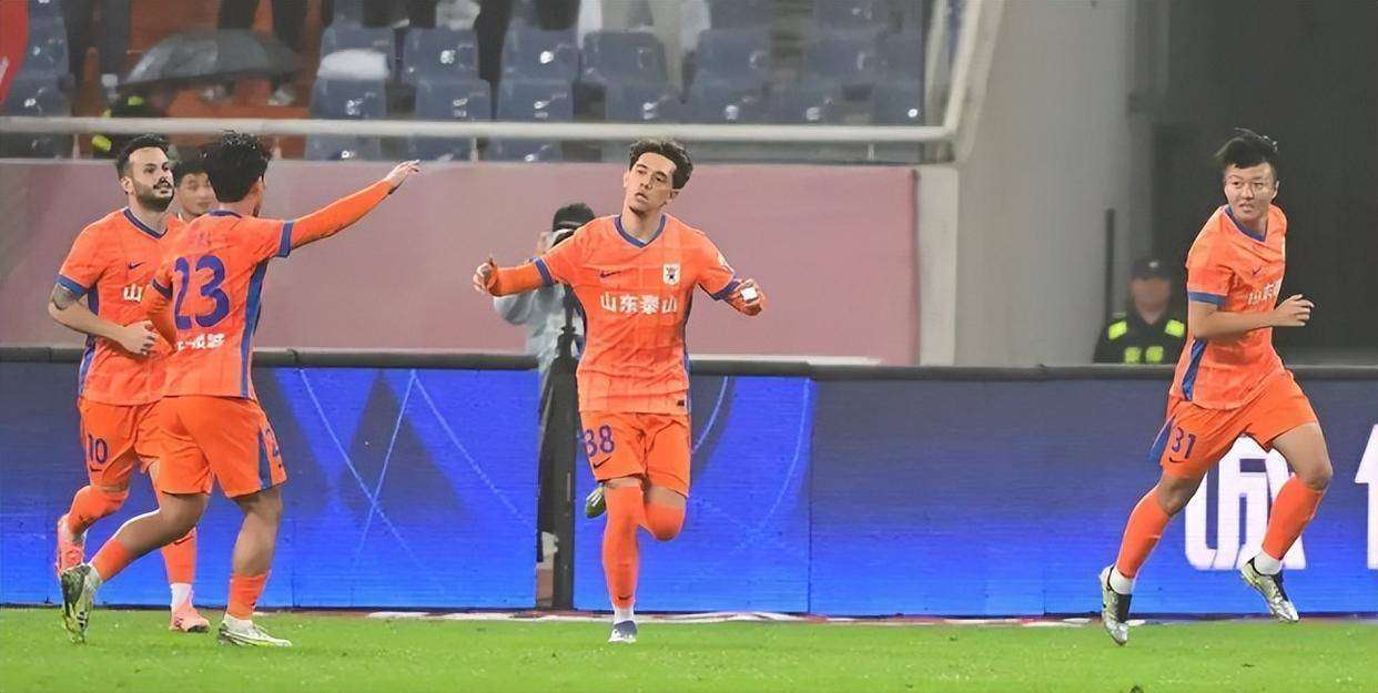 九游网页版,包含山东泰山发布备战花絮，赛后回应争议，西甲任务艰巨，阵容厚度经受考验的词条